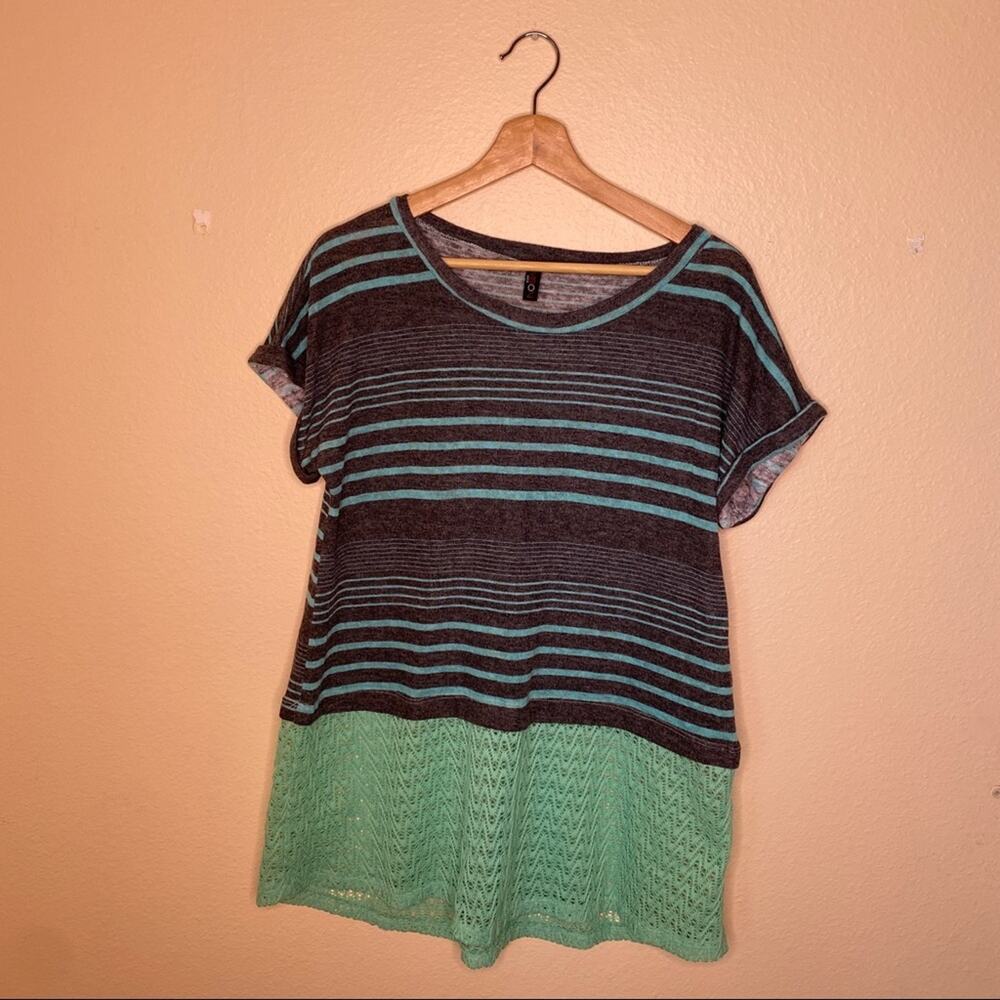 Vision USA Gray and Teal Stripe Sweater Large